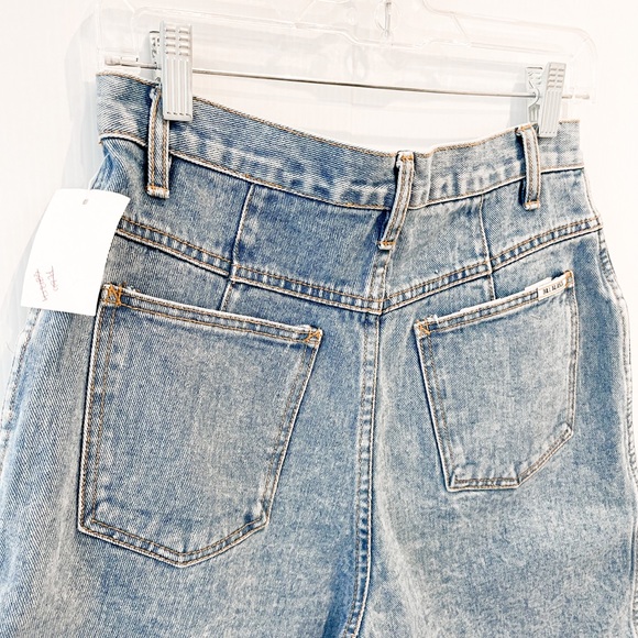 COPY - Bill Blass Vintage High Rise Jean Shorts Size 10 - Picture 5 of 9